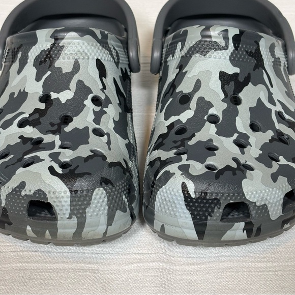 Crocs Classic Printed Camo Clogs-Black Slate Grey-Kid Size Junior 5 - Picture 2 of 11